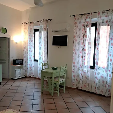 Monolocale In La Maddalena (Sassari)